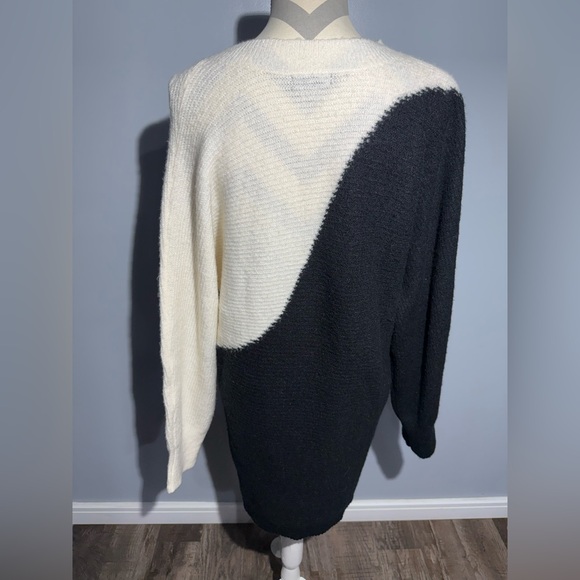 Blu Pepper Two-Tone Sweater in Black and Cream - Picture 4 of 12